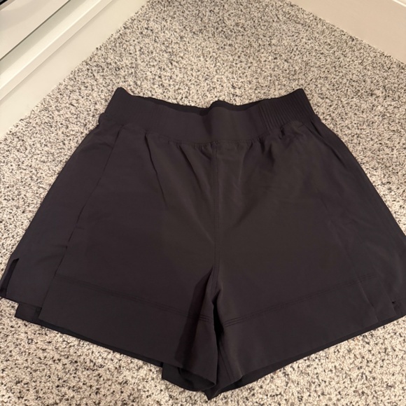 Stretch woven Lululemon shorts - Picture 3 of 5